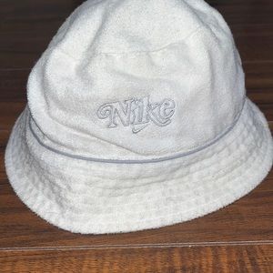 Nike reversible bucket hat